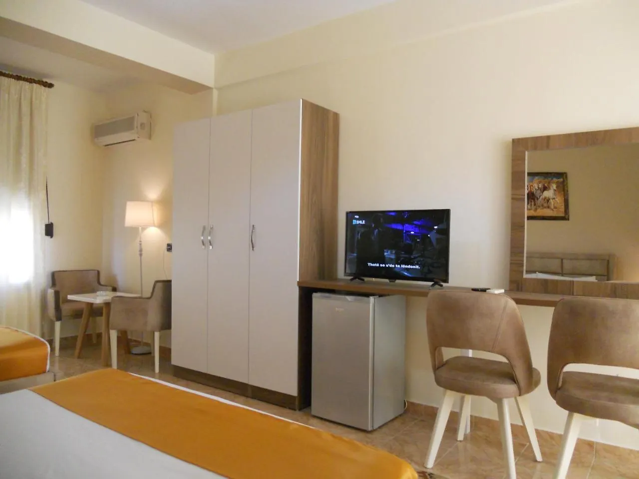 昂诺拉托酒店 Vlorë 3*,  阿尔巴尼亚