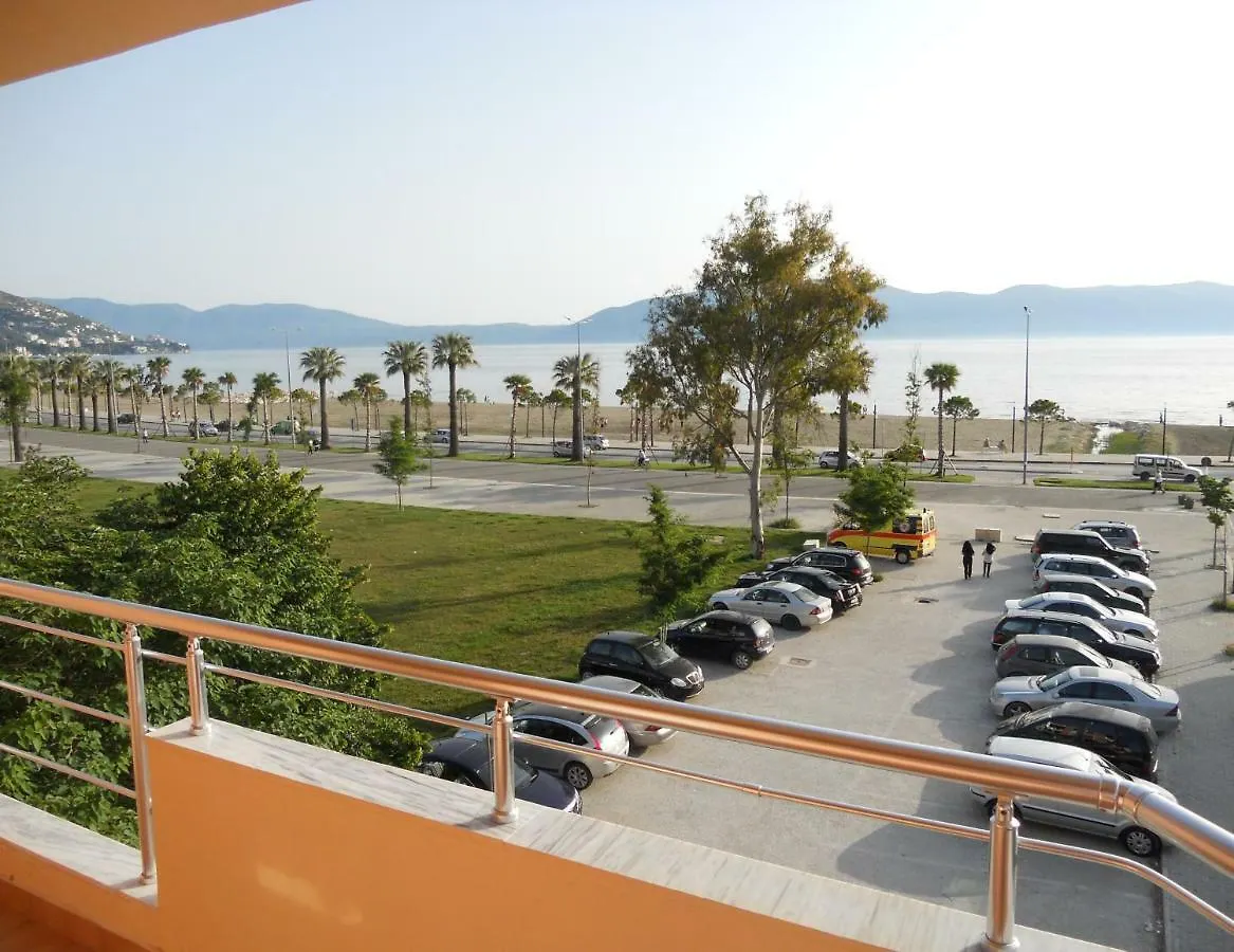 昂诺拉托酒店 Vlorë 3*,