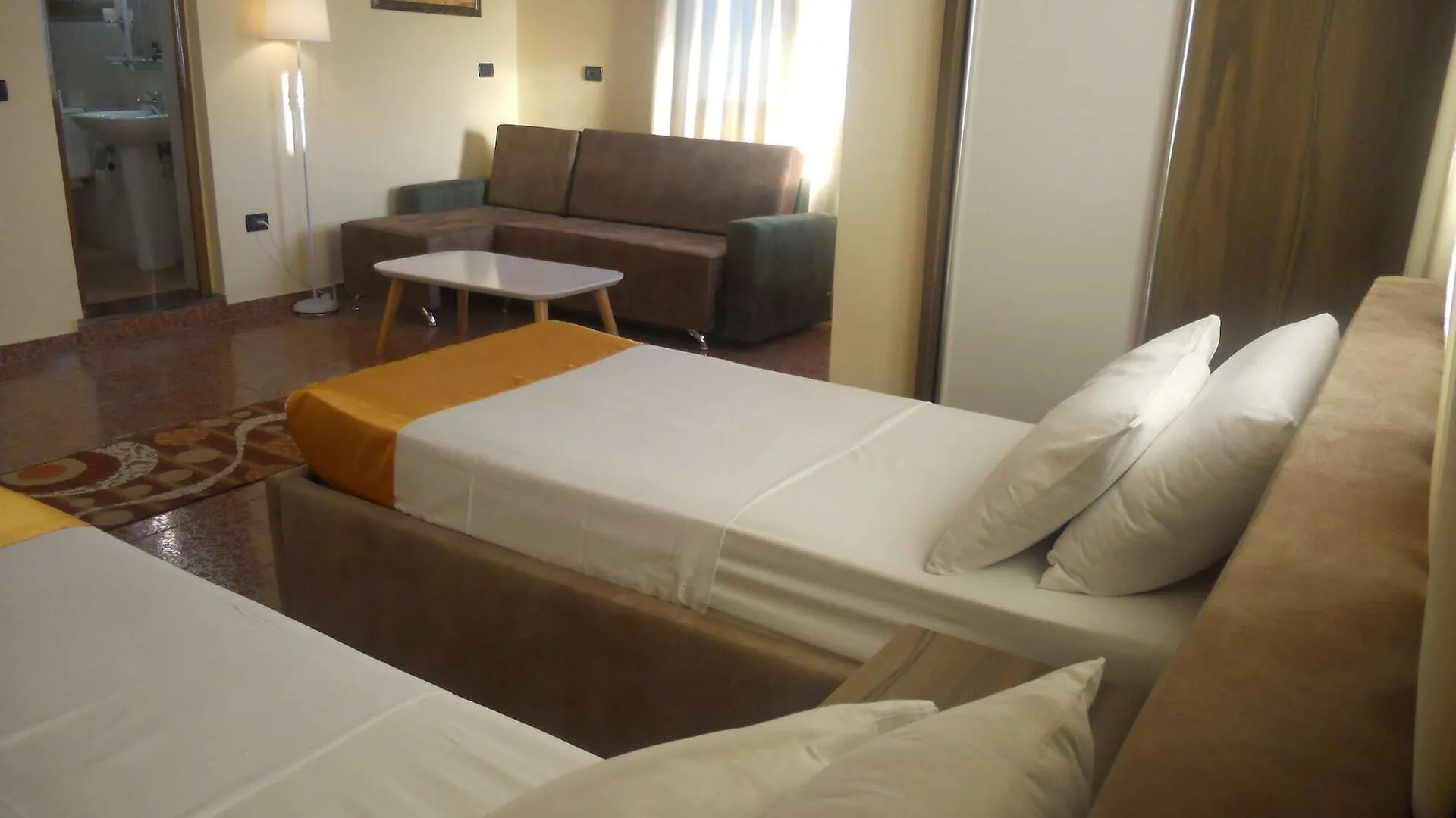 Onorato Hotel Vlore 3*,  Albania