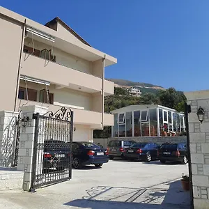 Hotel Voyage, Vlorë
